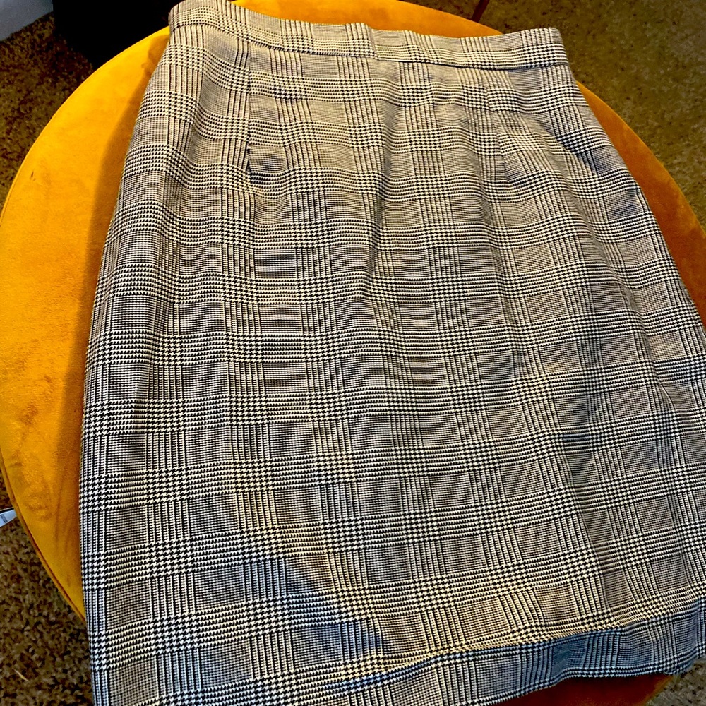 Pleated plaid pencil skirt